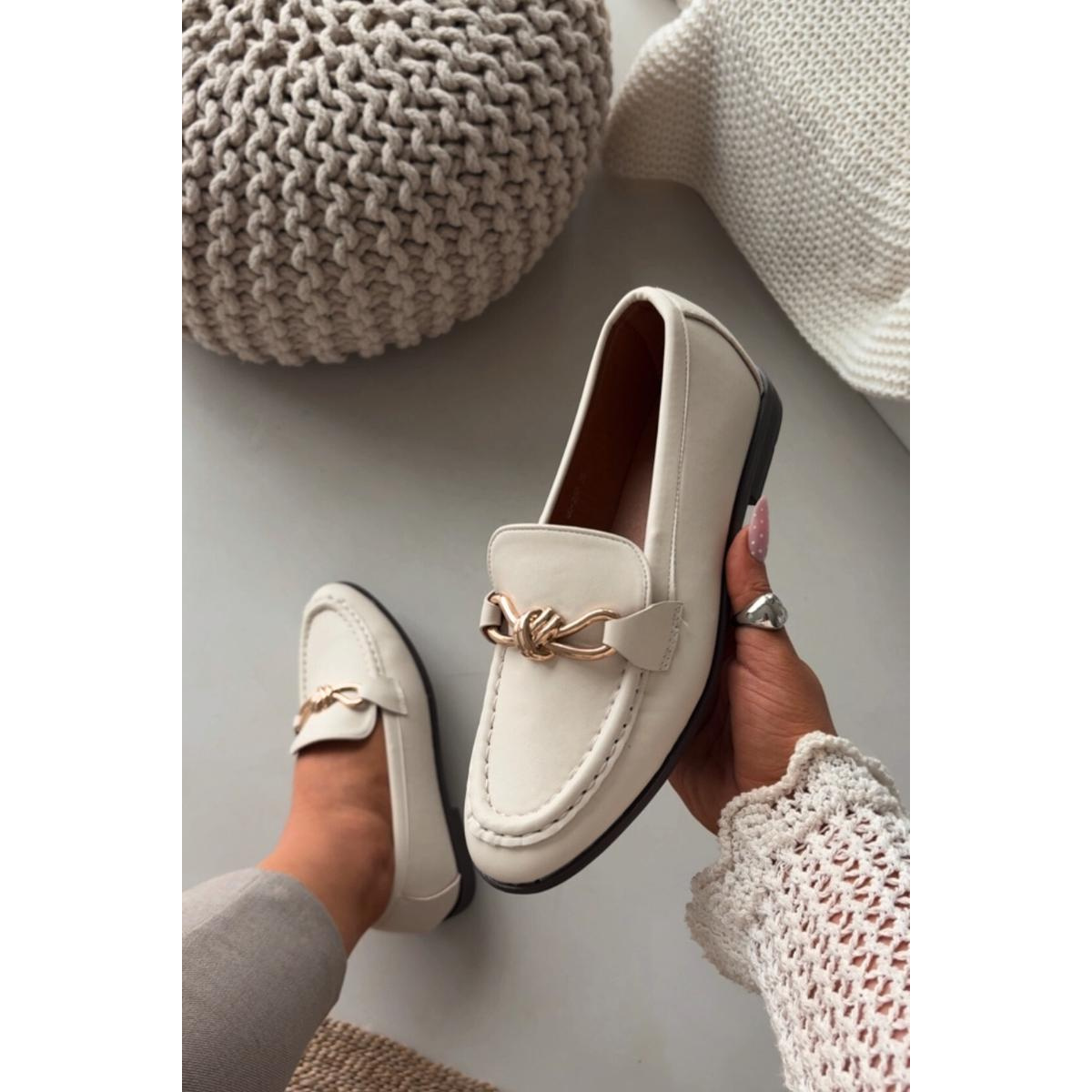 Dámske loafersy s ozdobným detailom svetlos béžové Rosynne - Béžová