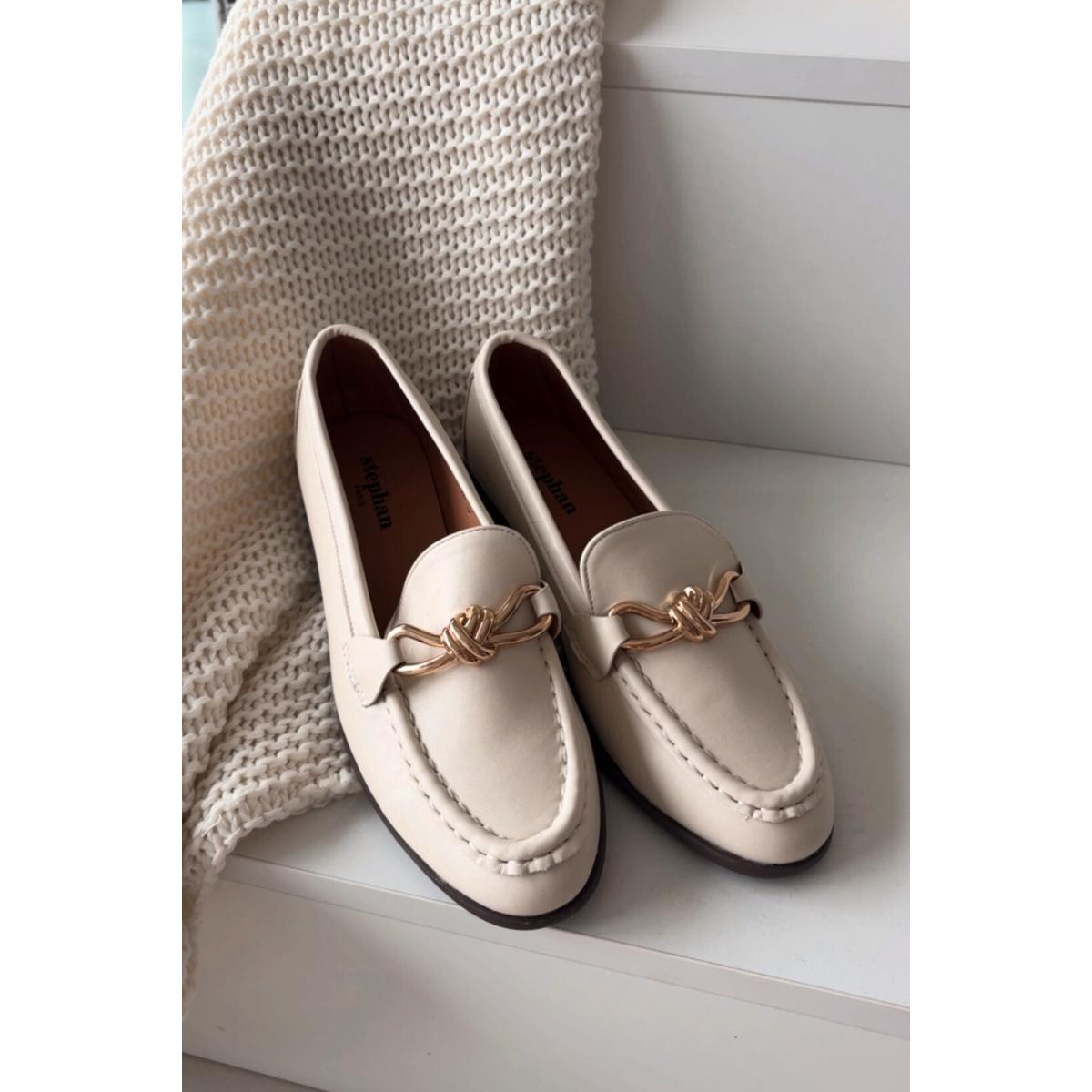 Dámske loafersy s ozdobným detailom svetlos béžové Rosynne - Béžová