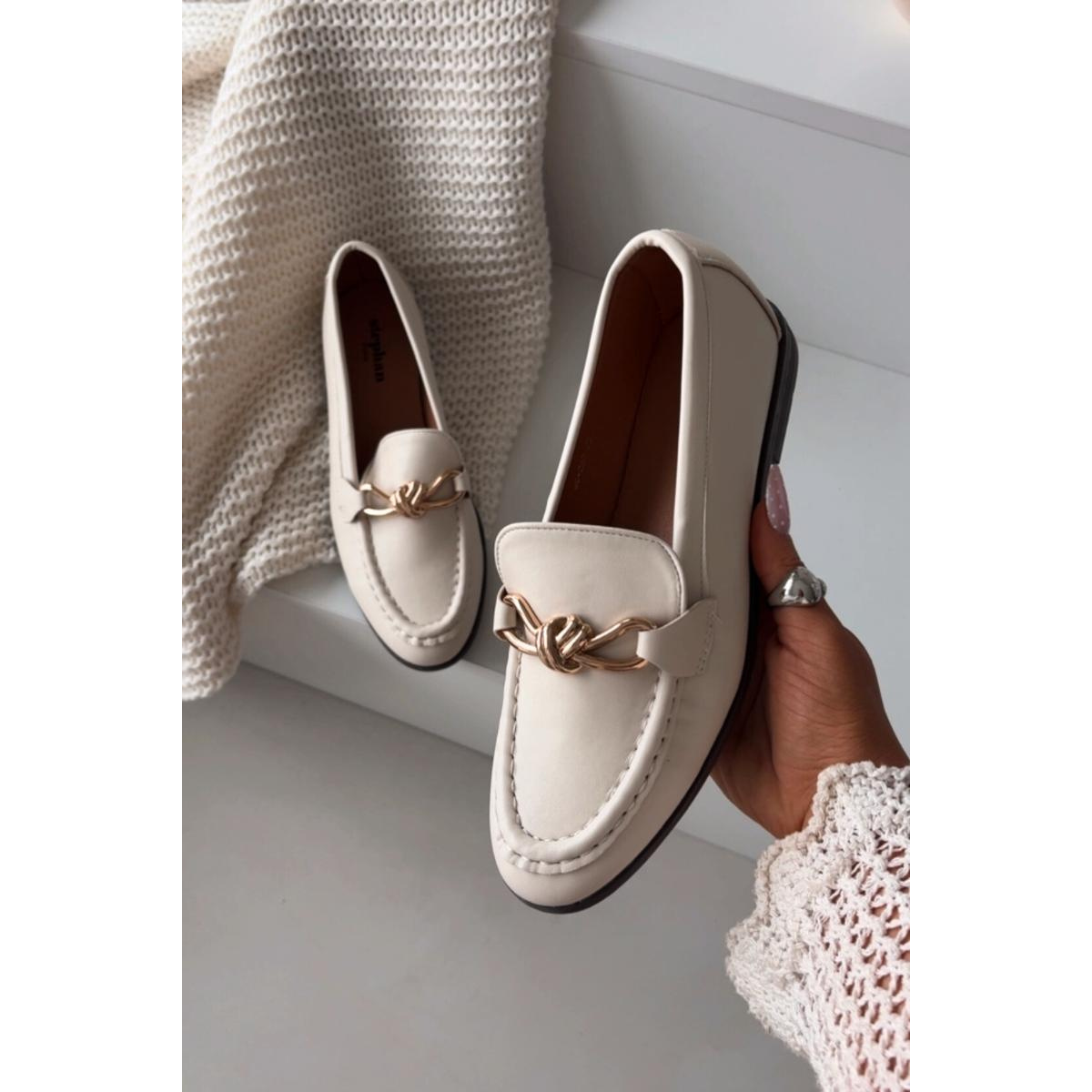 Dámske loafersy s ozdobným detailom svetlos béžové Rosynne - Béžová