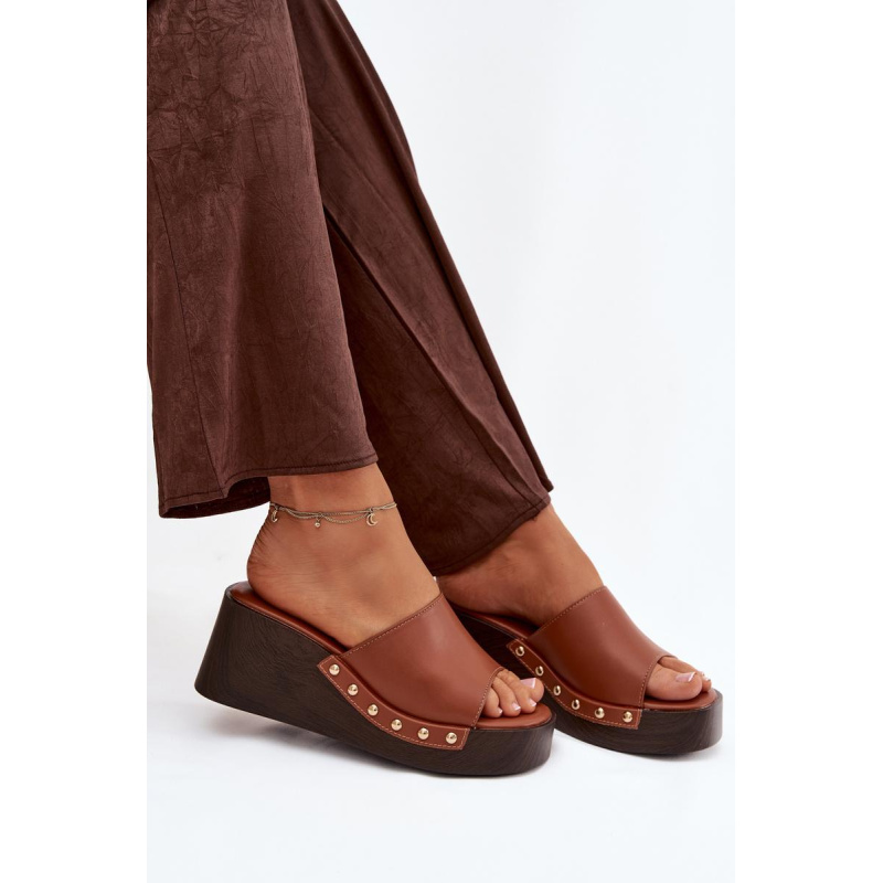 Dámske nazúvaky na platforme so zlatými sponami Camel Arionne - Odtiene hnedej a béžovej