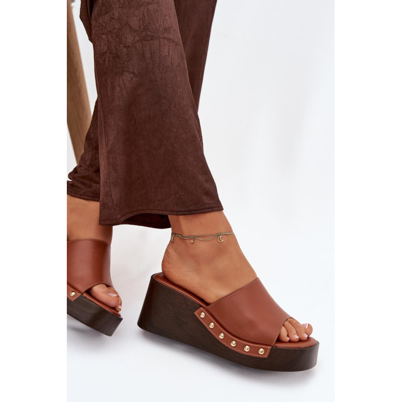 Dámske nazúvaky na platforme so zlatými sponami Camel Arionne - Odtiene hnedej a béžovej