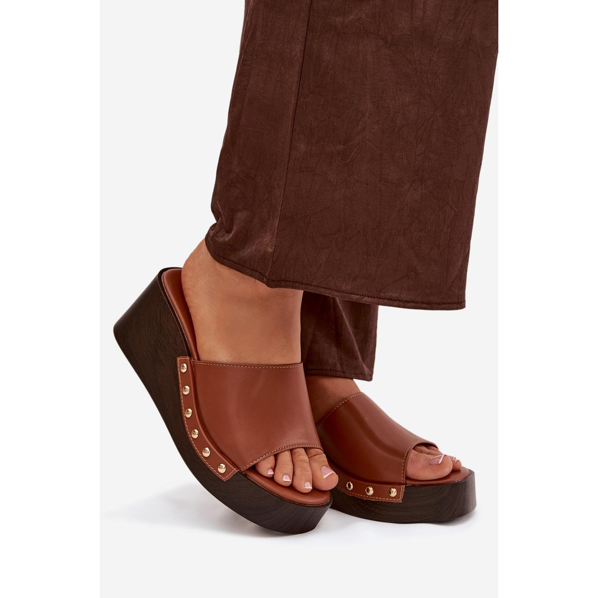 Dámske nazúvaky na platforme so zlatými sponami Camel Arionne - Odtiene hnedej a béžovej