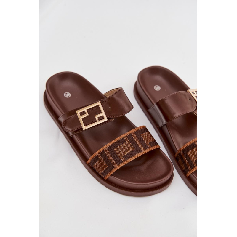 Dámske papuče so zlatým sponou hnedé Fiorisse - Odtiene hnedej a béžovej