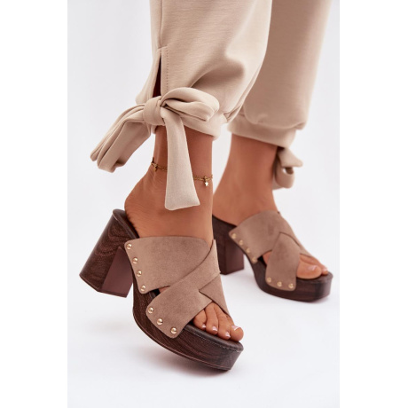 Dámske sandále na podpätku so zlatými sponami tmavobéžové Nerelle - Béžová