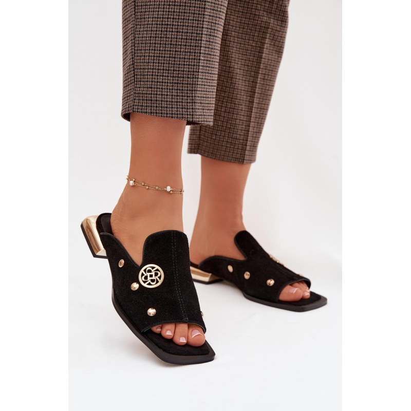 Semišové šľapky so zlatými ozdobami D&A CR61-3061 Čierne - Čierna