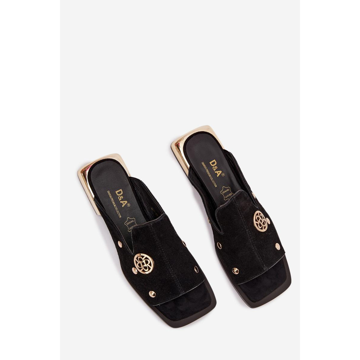 Semišové šľapky so zlatými ozdobami D&A CR61-3061 Čierne - Čierna