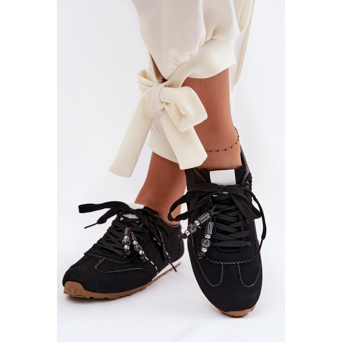 Dámske nízke tenisky s korálkami čierne Galora - Čierna