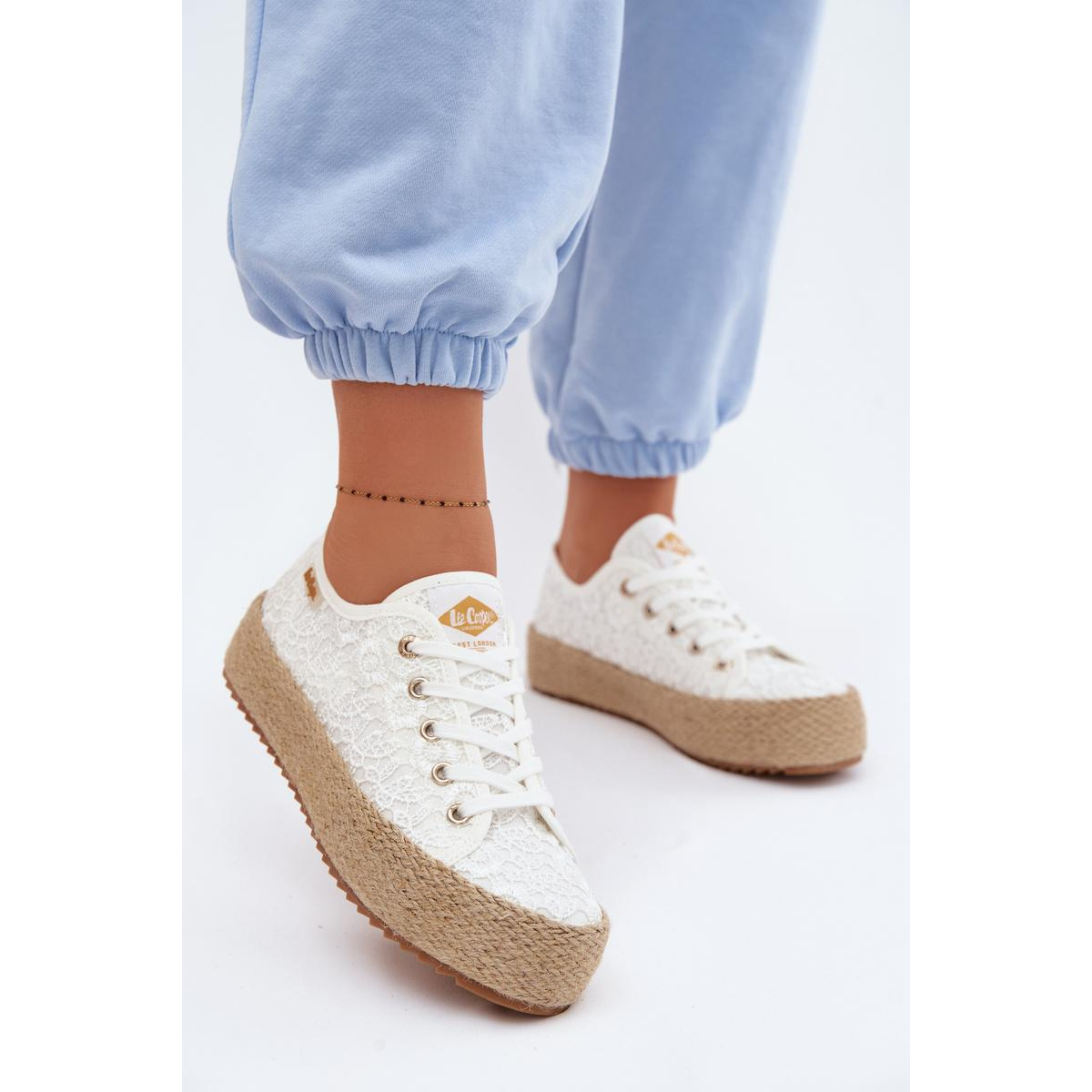 Čipkované tenisky Espadrilles na platforme Lee Cooper LCW-26-31-4326 Biele - Biela
