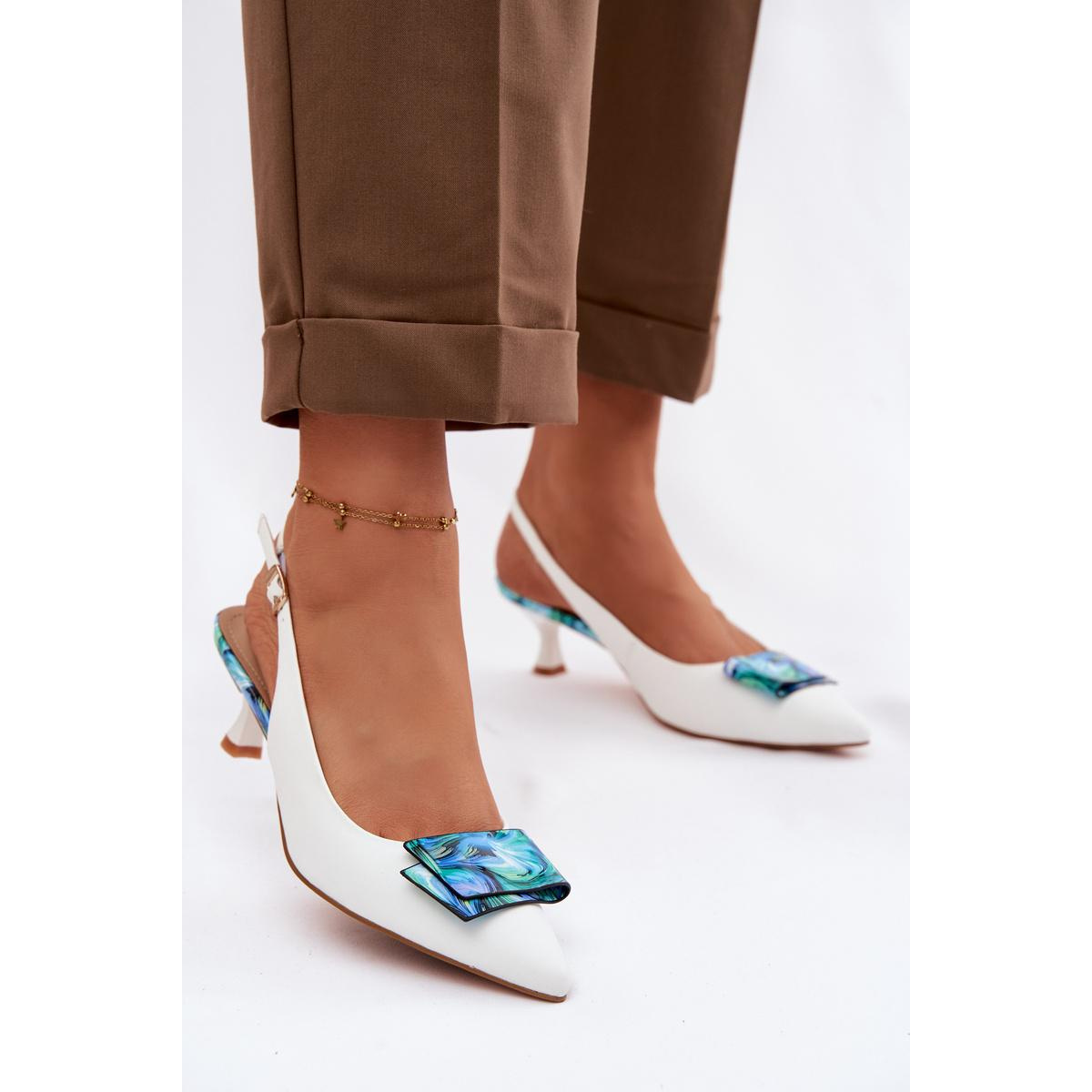 Kožené dámske lodičky na opätku s ozdobou D&A LZ61-2006 Biela