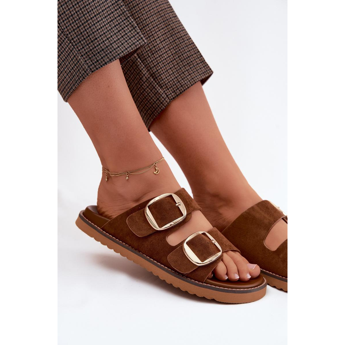 Dámske šľapky z imitácie semišu so zlatými sponami Camel Averia - Odtiene hnedej a béžovej