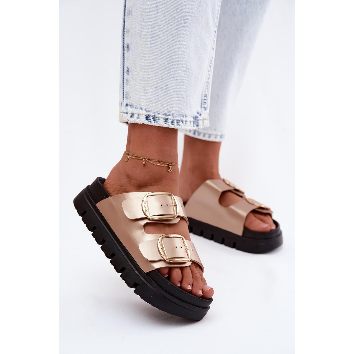 Dámske platformové sandále s prackami Lee Cooper LCW-26-35-4462L Zlaté