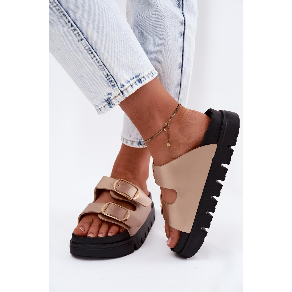 Dámske platformové sandále s prackami Lee Cooper LCW-26-35-4462L Zlaté