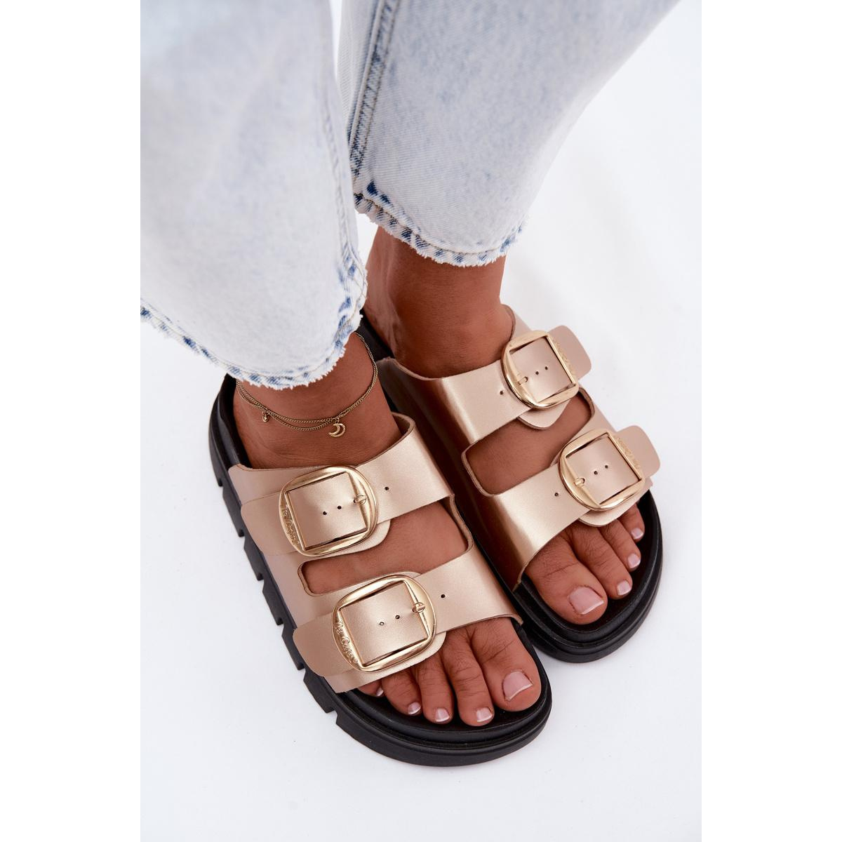 Dámske platformové sandále s prackami Lee Cooper LCW-26-35-4462L Zlaté