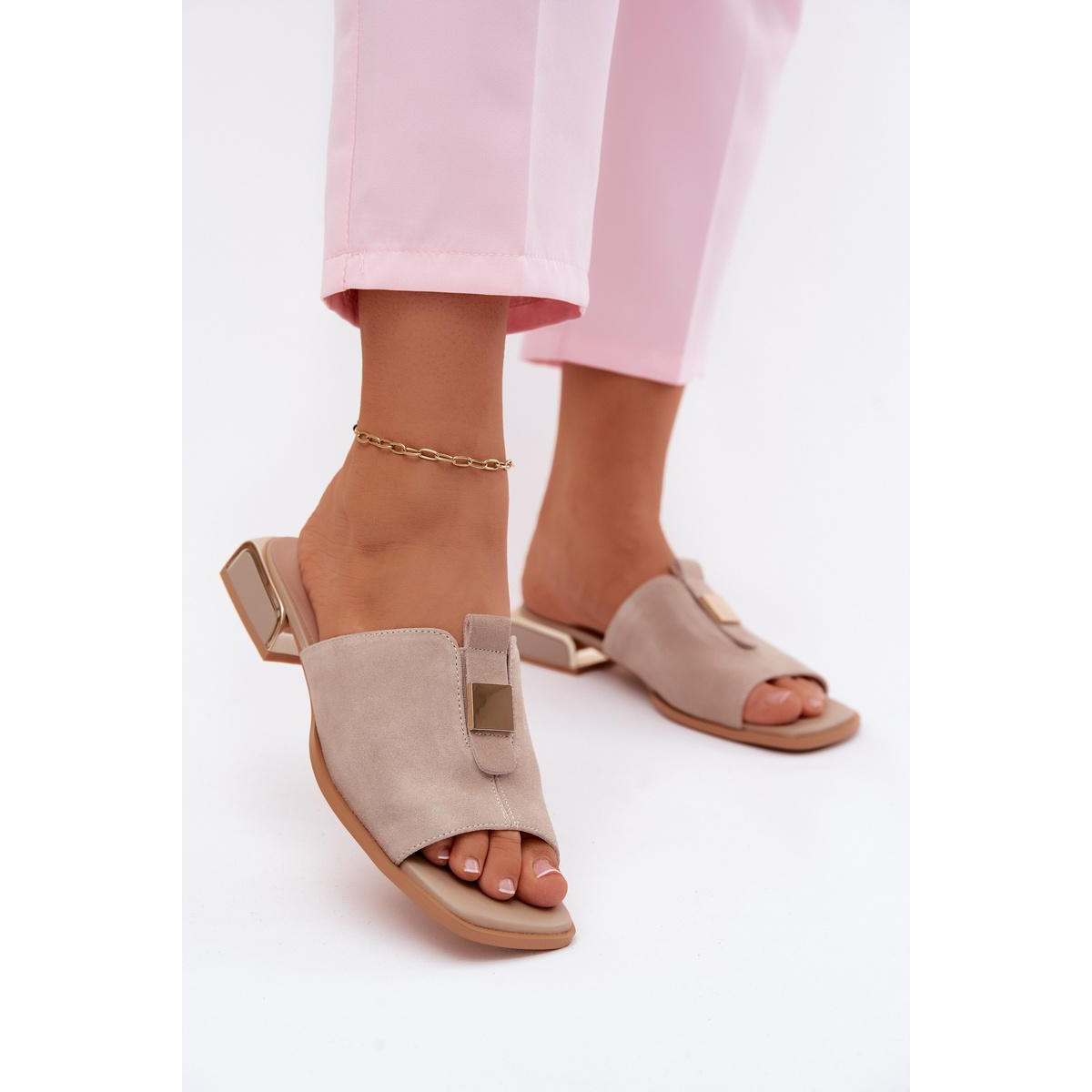 Semišové šľapky so zlatými ozdobami D&A CR61-3061 Čierne - Béžová