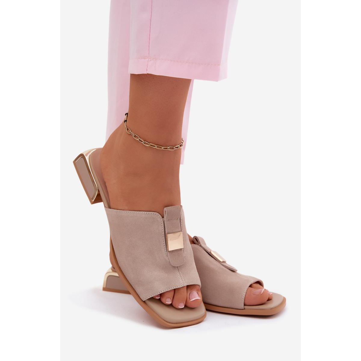Semišové šľapky so zlatými ozdobami D&A CR61-3061 Čierne - Béžová