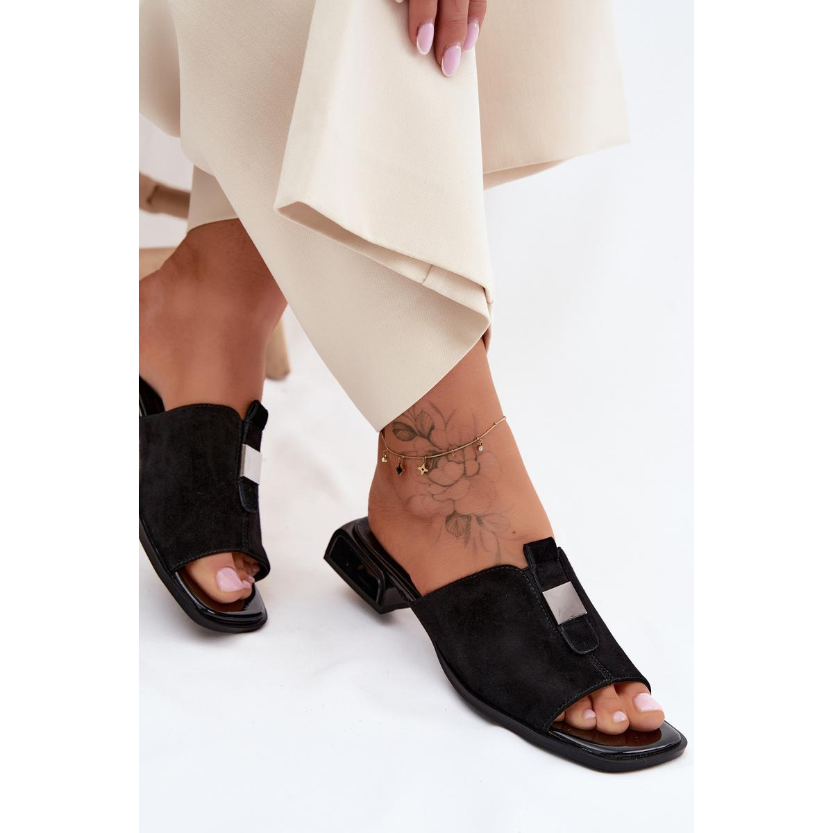 Elegantné dámske kožené semišové papuče D&A JC61-1002 Čierne - Čierna
