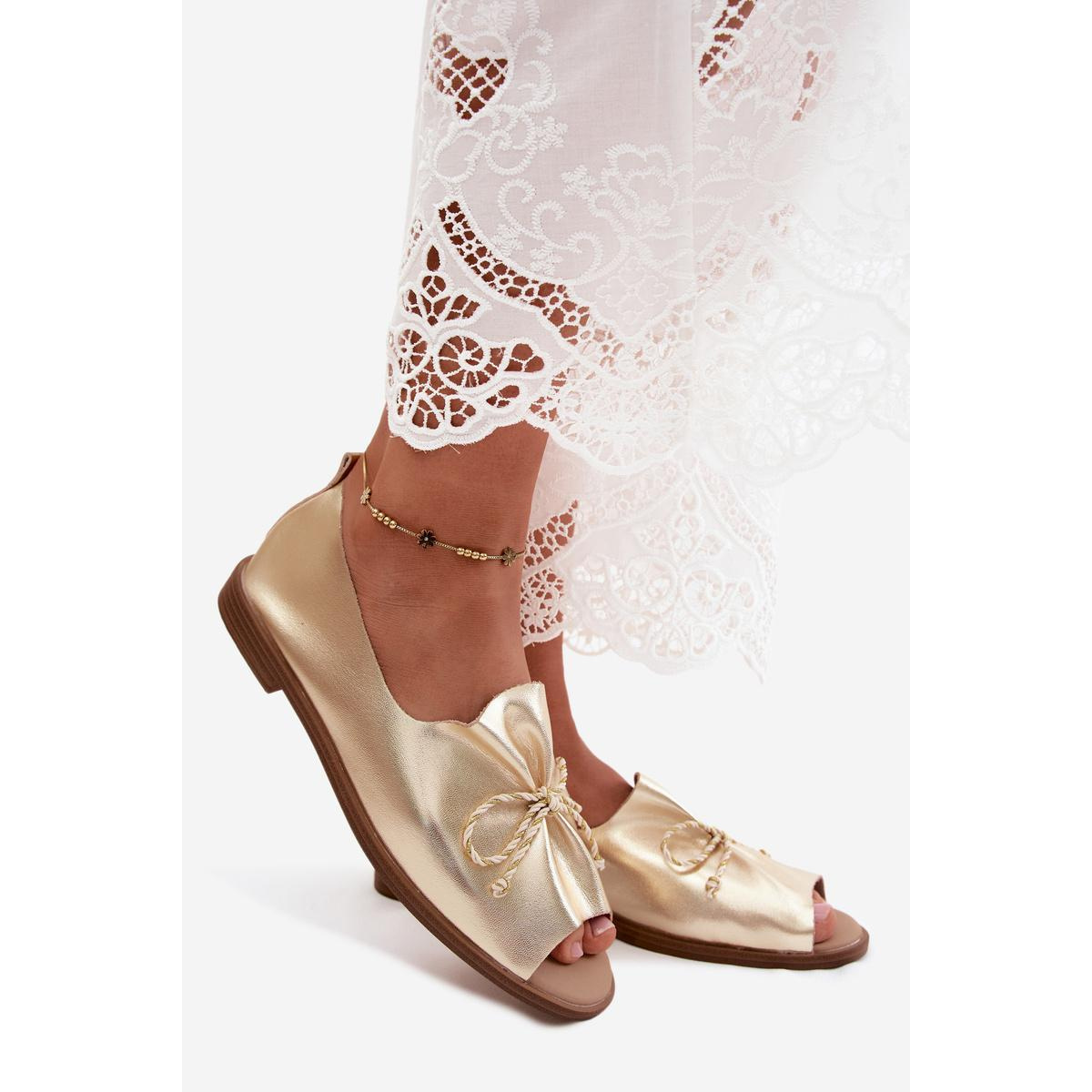 Dámske Sandále S Dekoratívnym Viazaním A Riasením Umelá Koža Zlato Coltrania - Zlatá