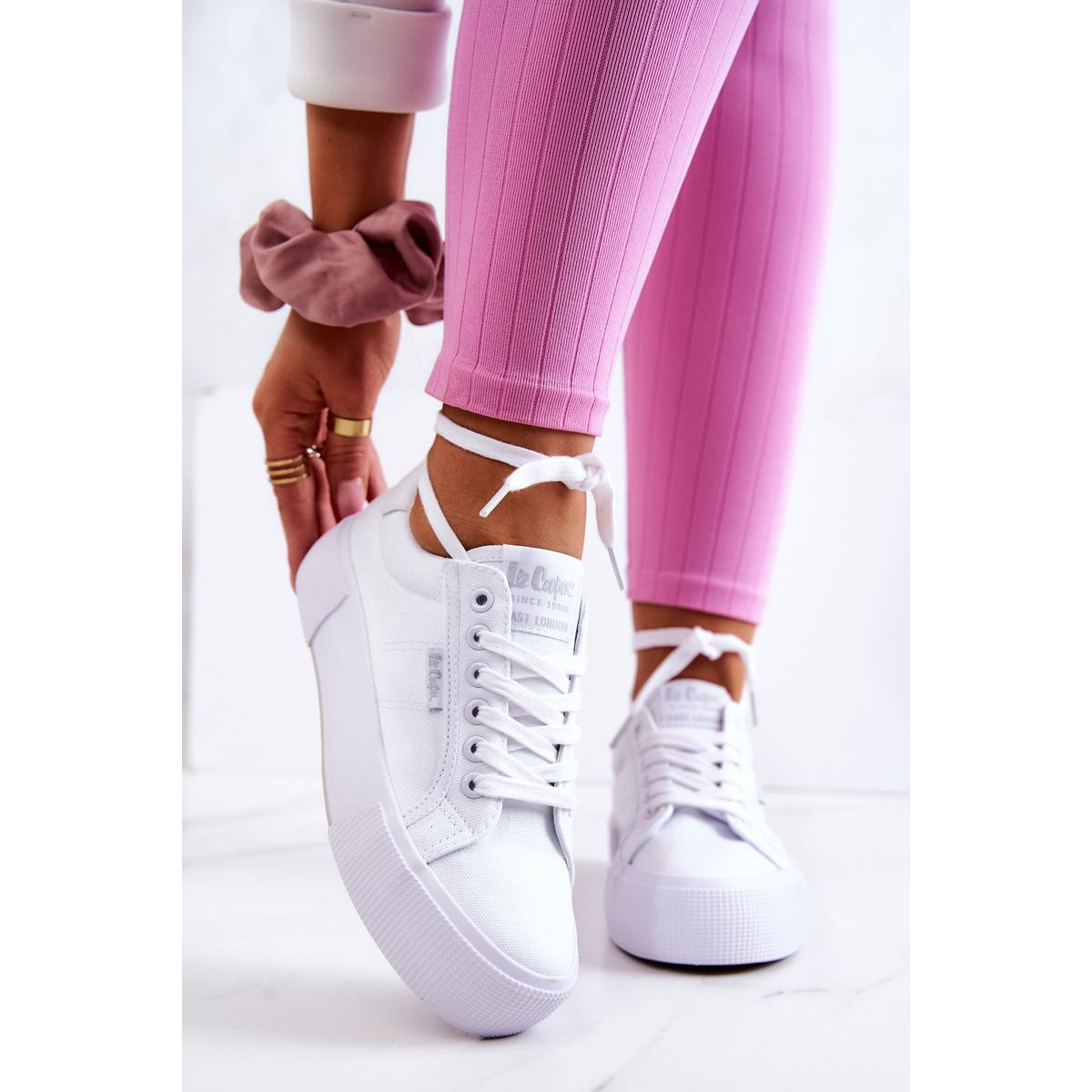 Tenisky na platforme Lee Cooper LCW-22-31-0884L - Biela
