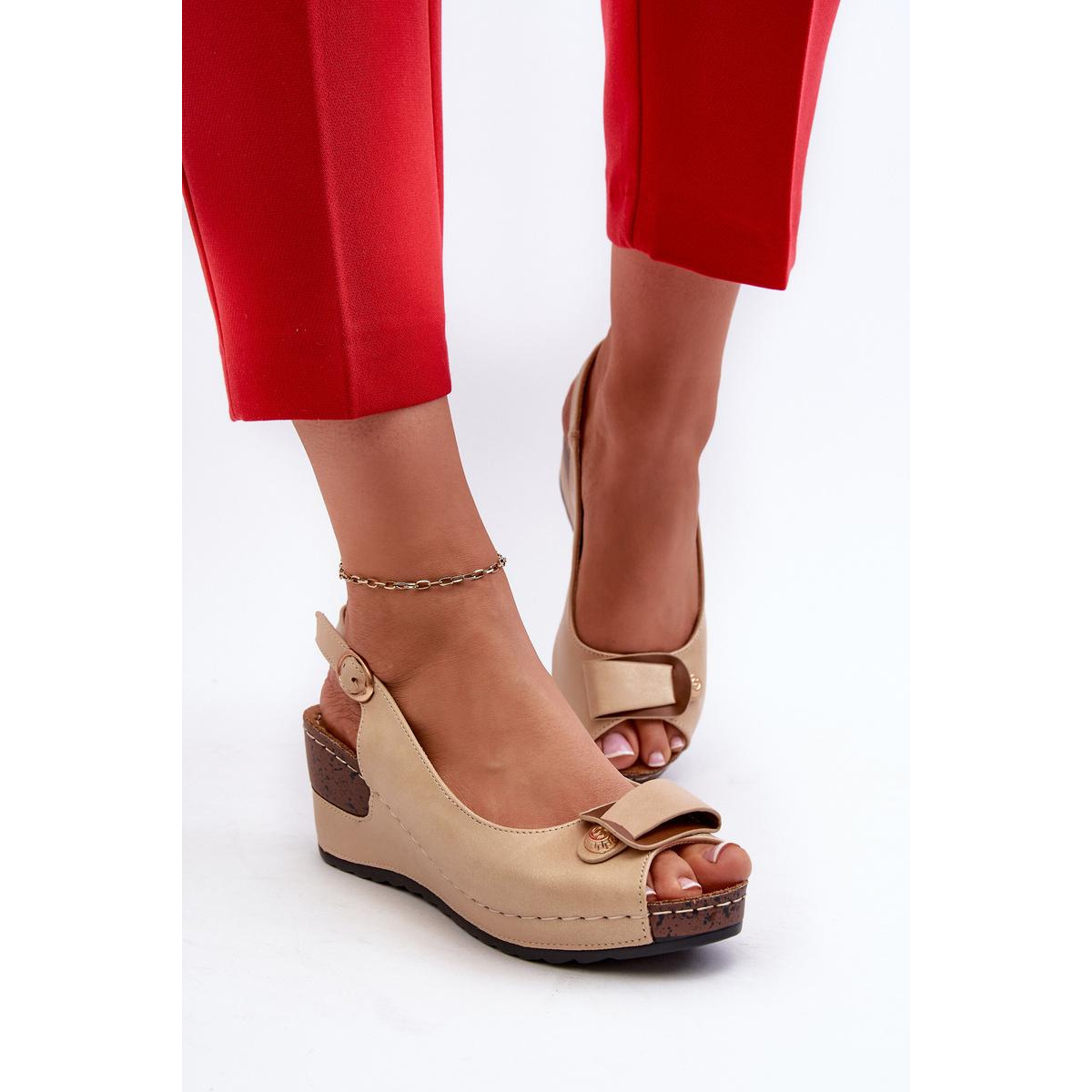 Dámske Ľahké Sandále Na Klinu Comfort Shoes Béžové Efravia - Béžová