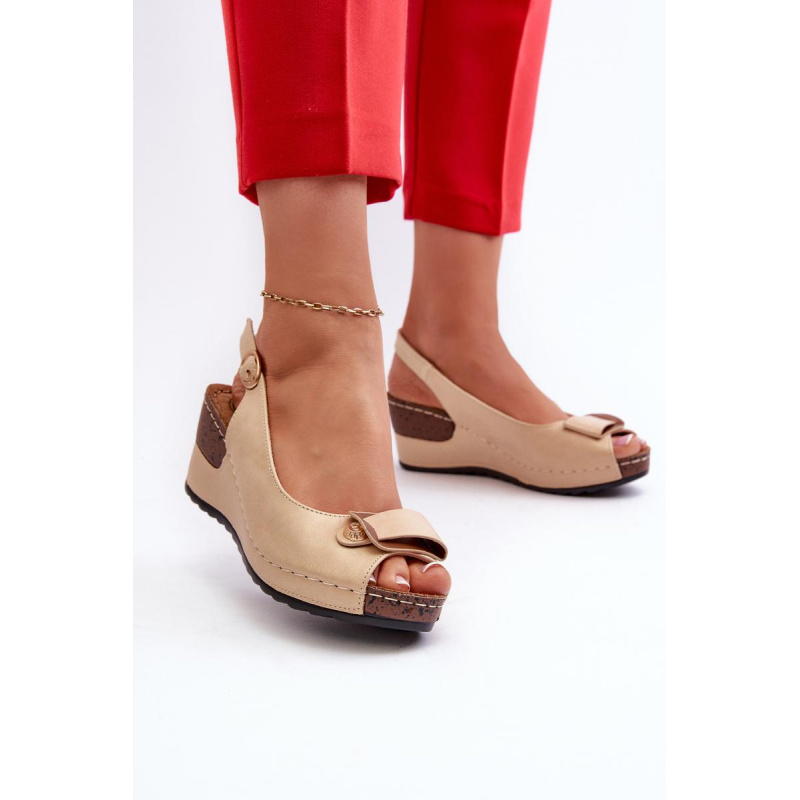 Dámske Ľahké Sandále Na Klinu Comfort Shoes Béžové Efravia - Béžová