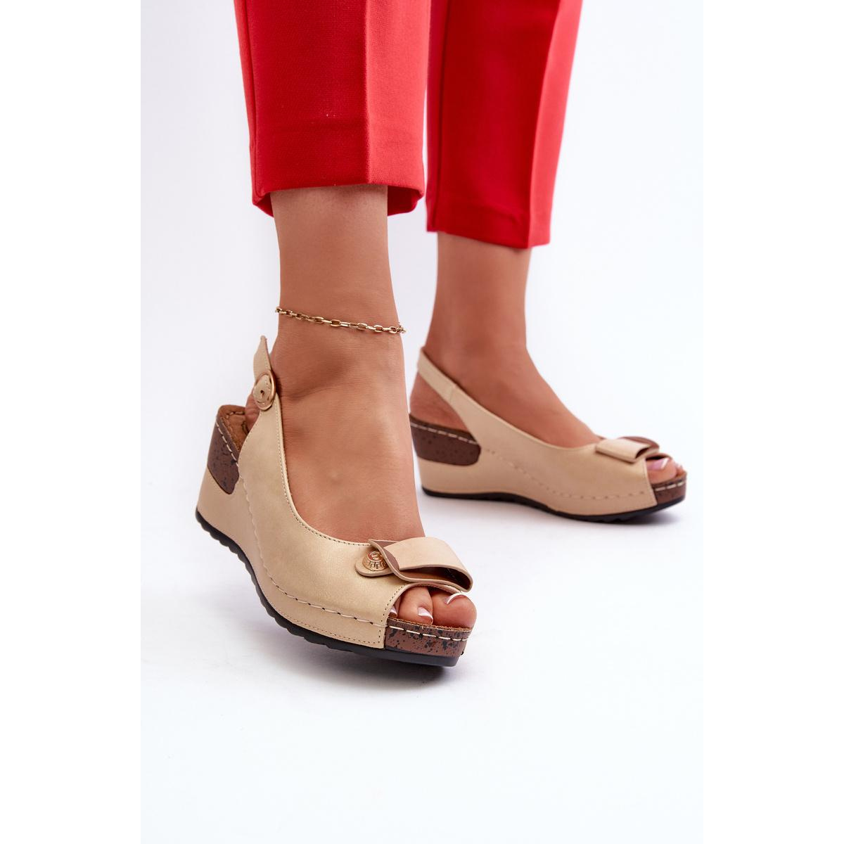 Dámske Ľahké Sandále Na Klinu Comfort Shoes Béžové Efravia - Béžová