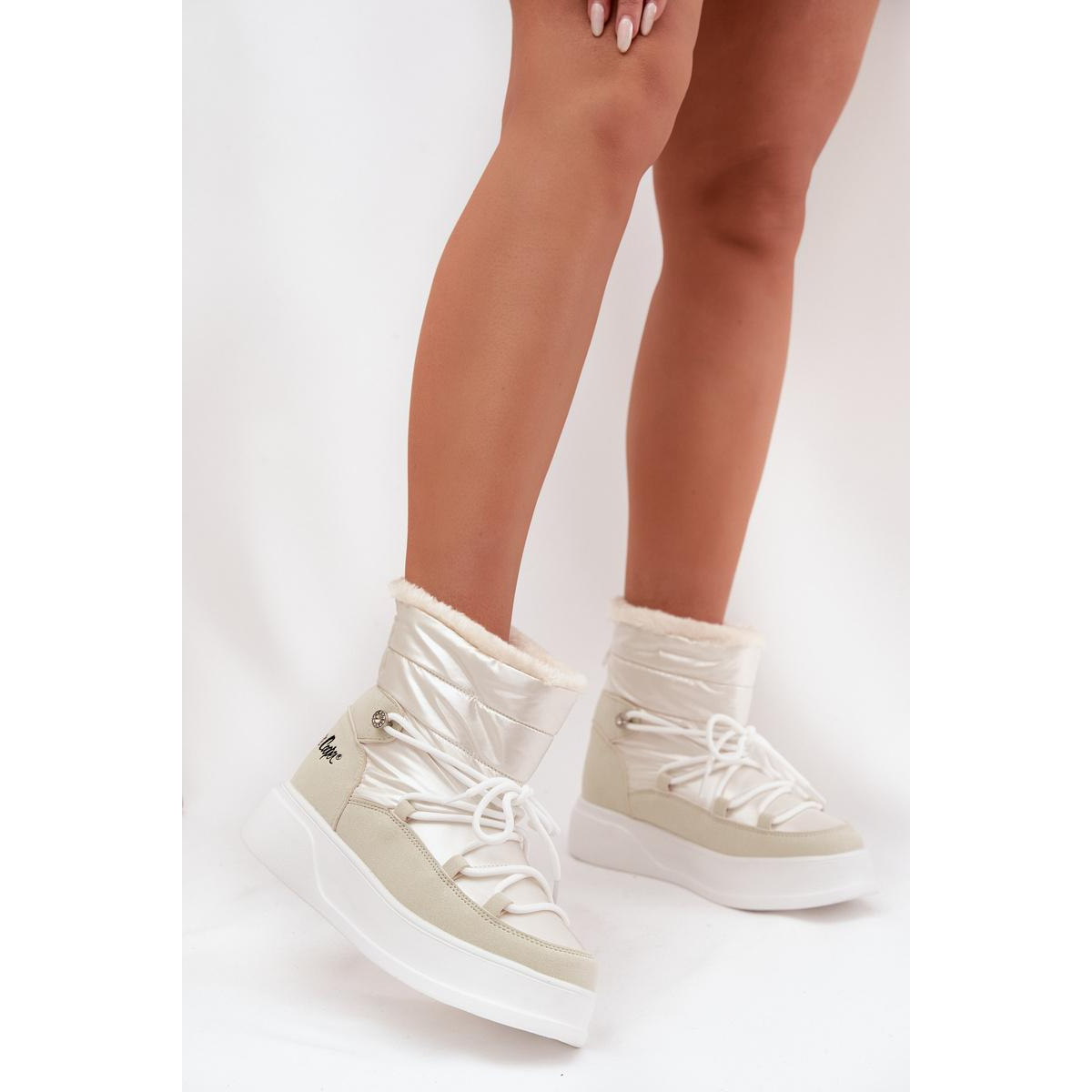 Dámske snehové topánky Na platforme Lee Cooper LCJ 25 03 3815 Biele - Biela