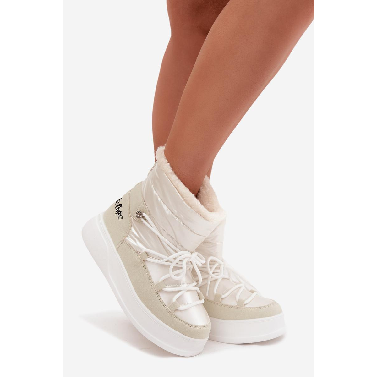 Dámske snehové topánky Na platforme Lee Cooper LCJ 25 03 3815 Biele - Biela