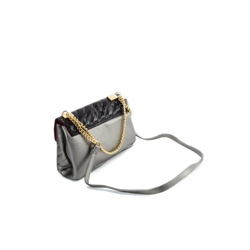 Strieborná dámska kabelka so zlatou rúčkou