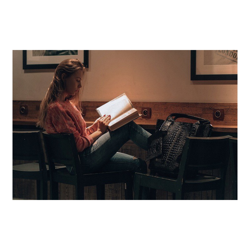 Čierna kožená dámska kabelka Iliana