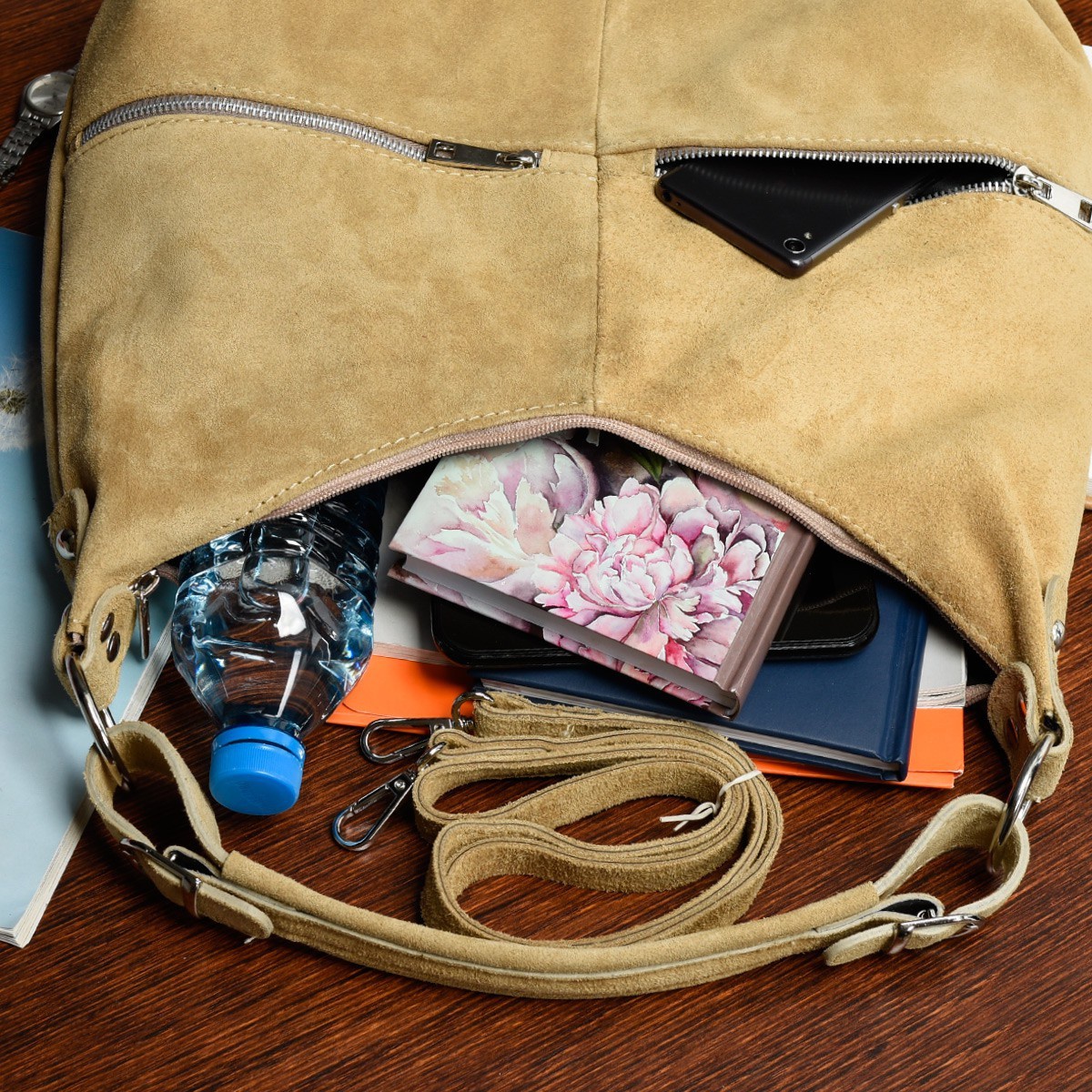 Béžová semišová kožená kabelka na rameno Naomi