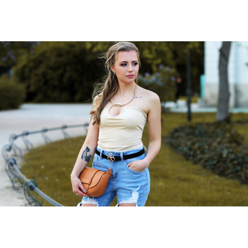 Dámsky kožený opasok so zlatou srdiečkovou prackou