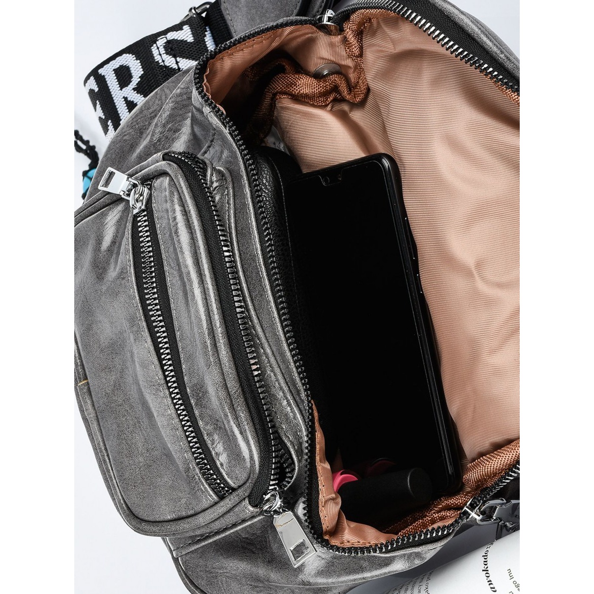 Šedá kabelka VERSOLI - LESK