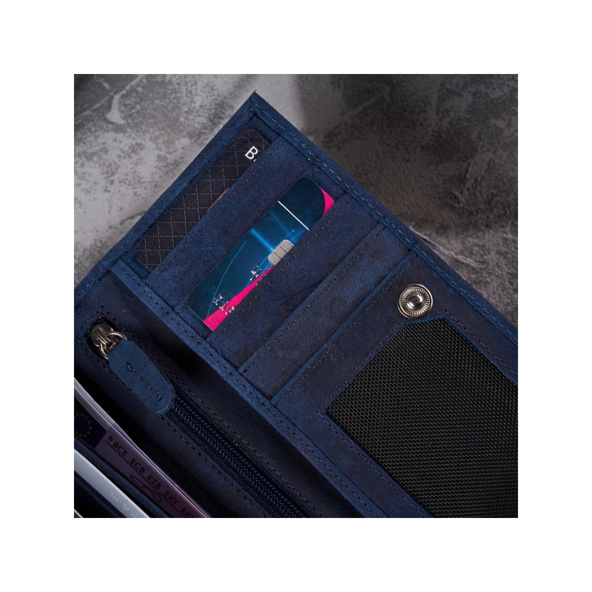 Dámska kožená tmavomodrá vintage peňaženka CALYSTA