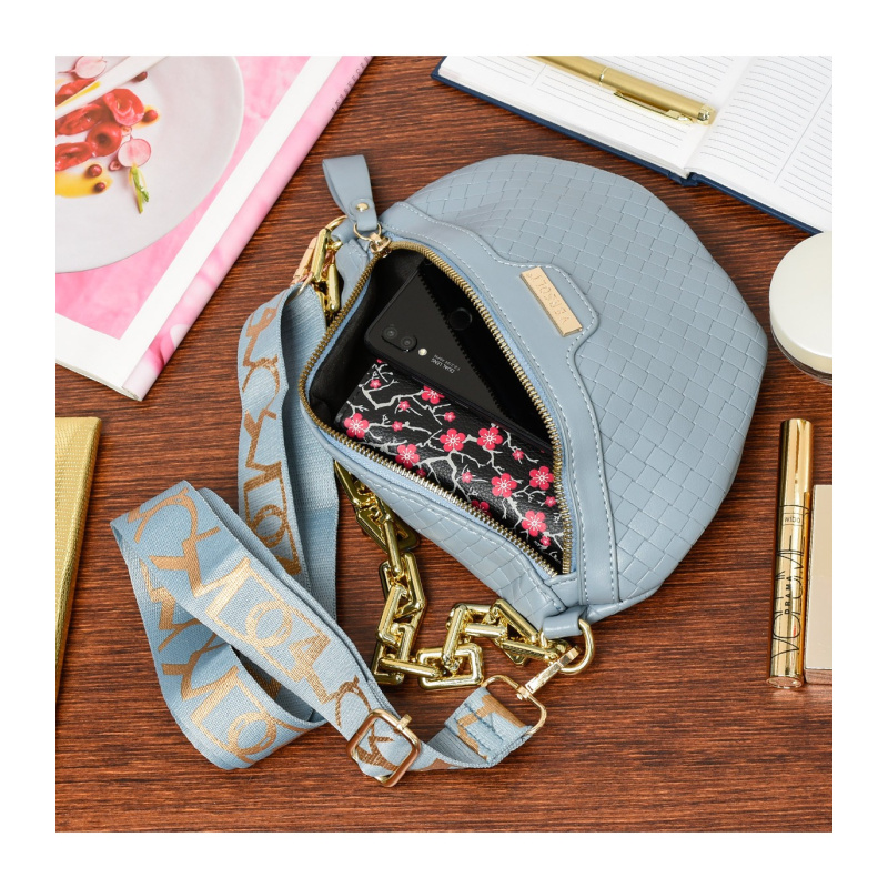 Šedá crossbody kabelka s pleteným vzorom a zlatou retiazkou Versoli