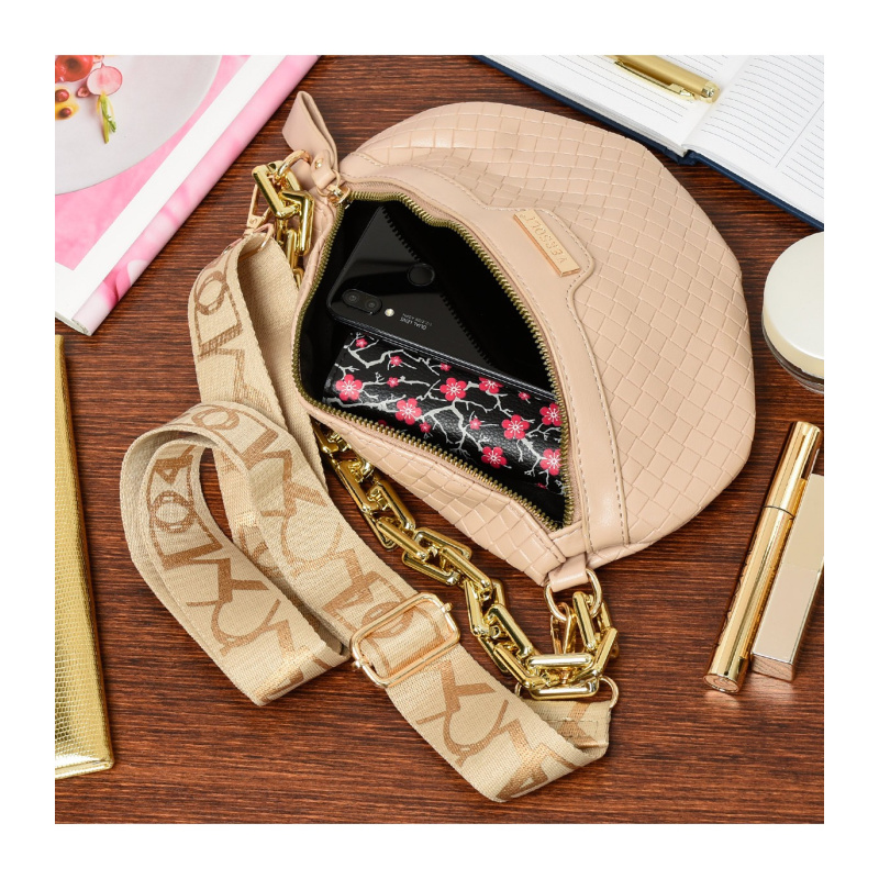 Béžová crossbody kabelka Versoli s pleteným vzorom a zlatou retiazkou