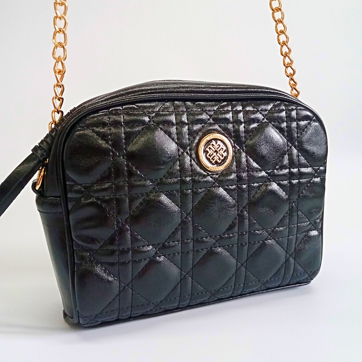 Dámska čierna lesklá prešívaná crossbody kabelka Monnari