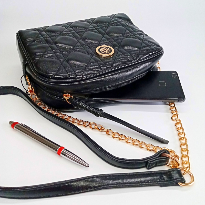 Dámska čierna lesklá prešívaná crossbody kabelka Monnari