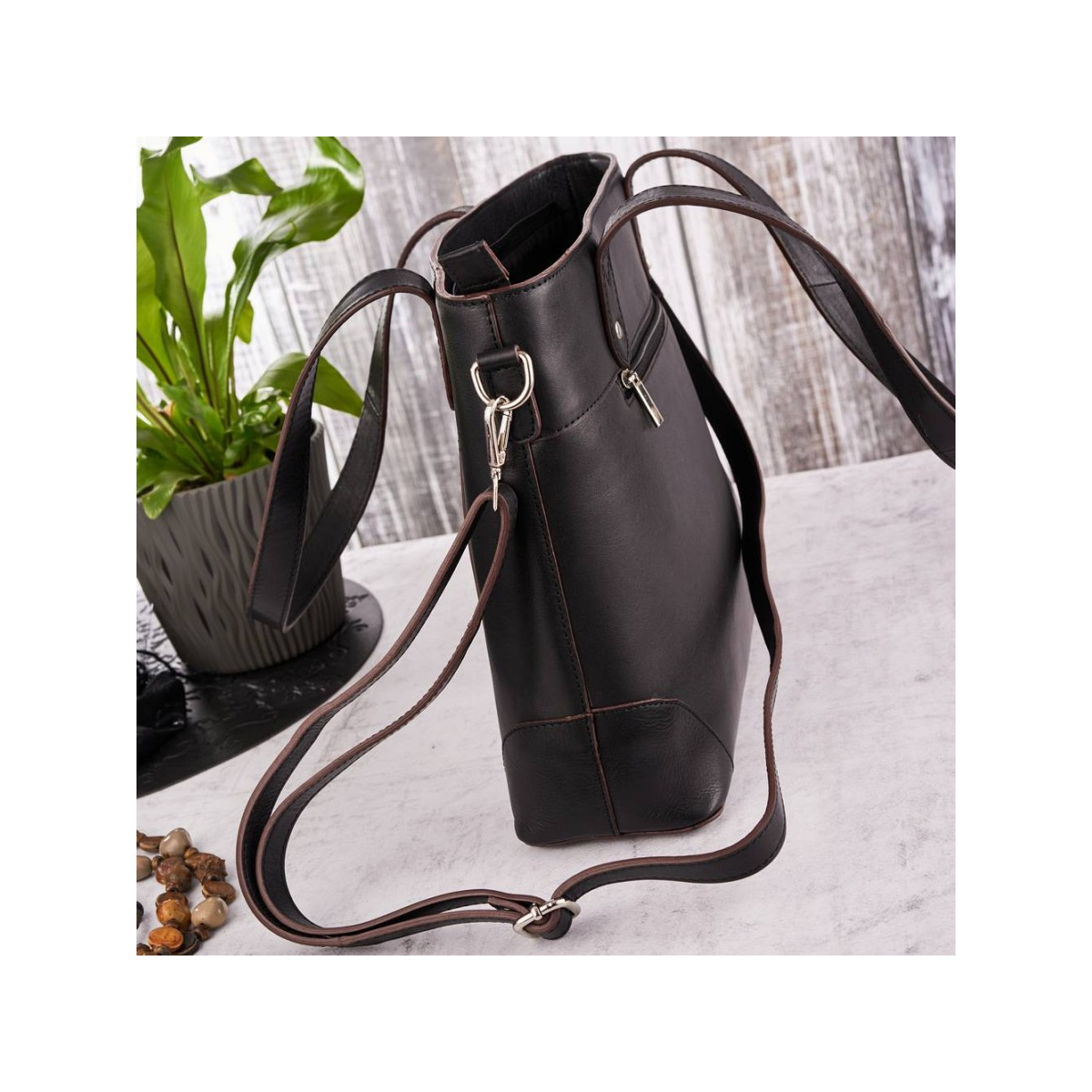 Kožená dámska čierna vintage shopper kabelka na rameno Paolo Peruzzi JASMINE so zapínaním na zips