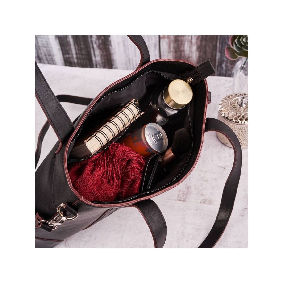 Kožená dámska čierna vintage shopper kabelka na rameno Paolo Peruzzi JASMINE so zapínaním na zips