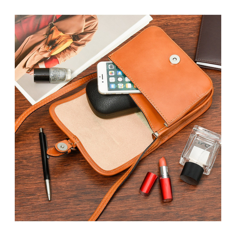 Kožená dámska camel crossbody kabelka GEMMA