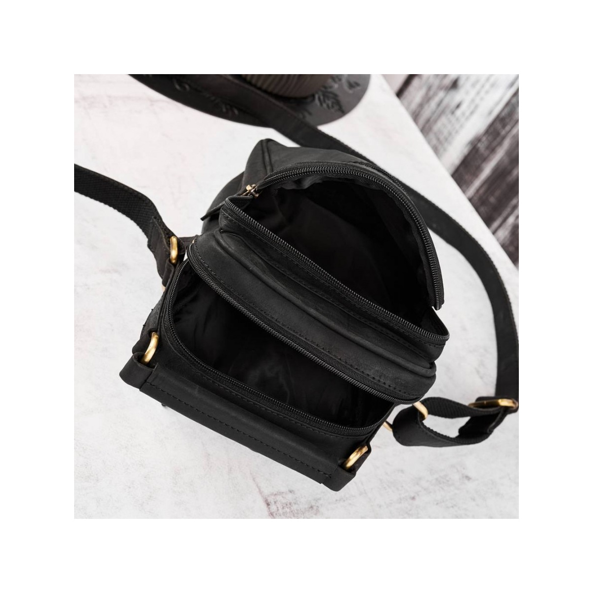 Kožená pánska crossbody taška Peruzzi čierna