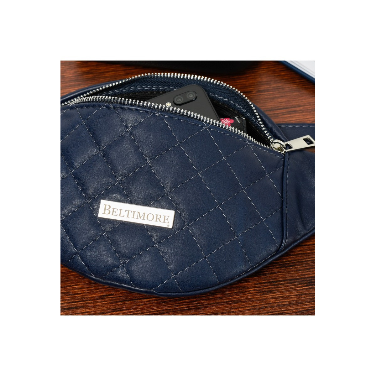 Kožená dámska tmavomodrá crossbody kabelka AGALIA