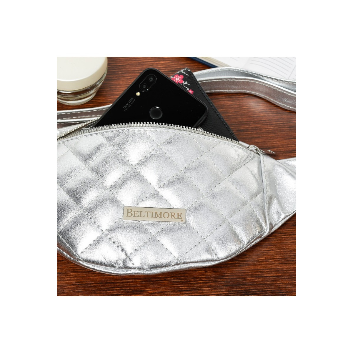 Kožená dámska strieborná crossbody kabelka AGALIA