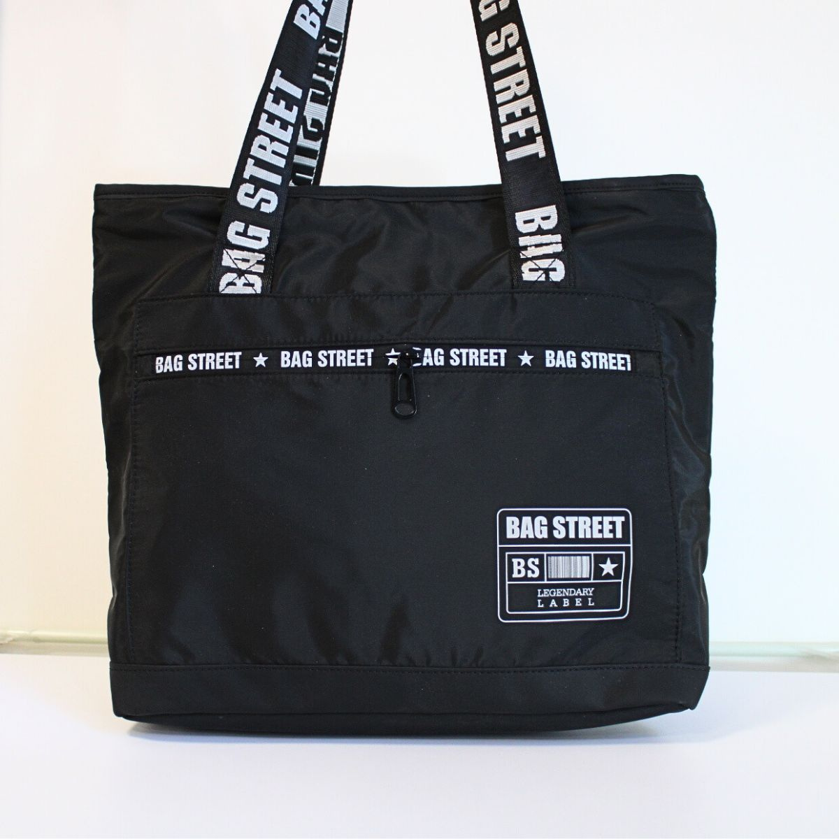 Dámska čierna veľká shopper taška na zips, na rameno.