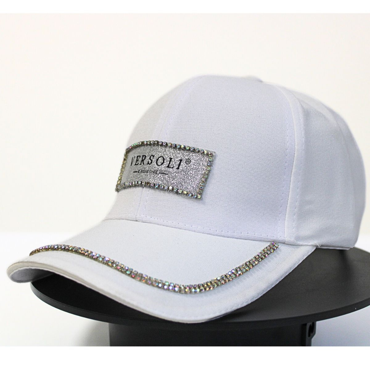 Dámska biela šiltovka s ozdobnými prvkami VERSOLI CRYSTAL