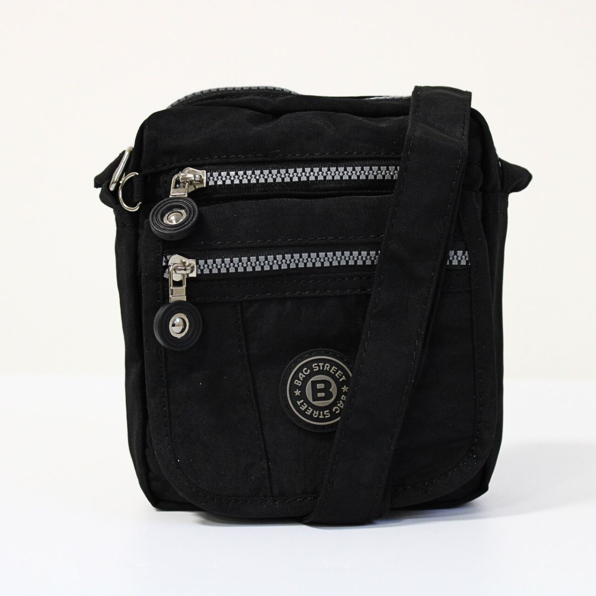 Pánska čierna crossbody taška na zips, s nastaviteľným popruhom