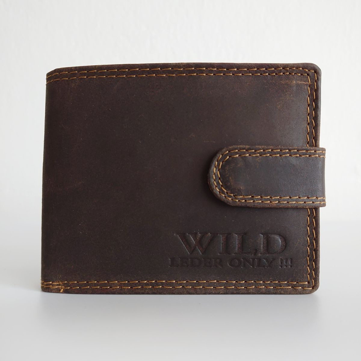 Kožená pánska hnedá peňaženka so zapínaním na patent (cvok).