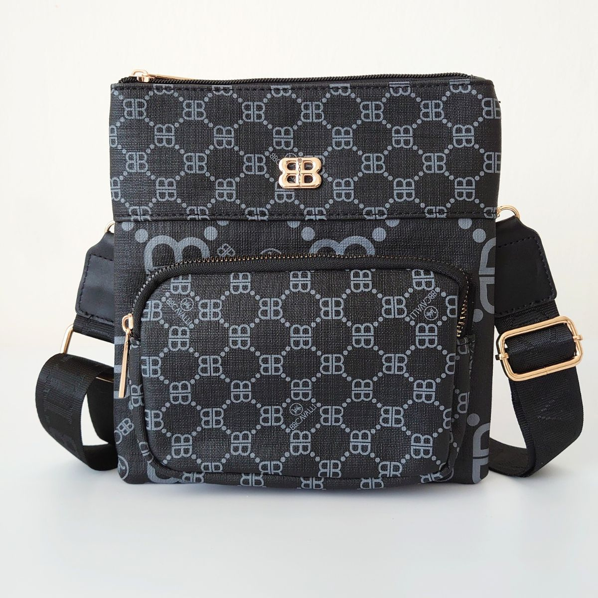 Dámska čierna vzorovaná crossbody kabelka na zips. Cez telo, na rameno, cez plece.