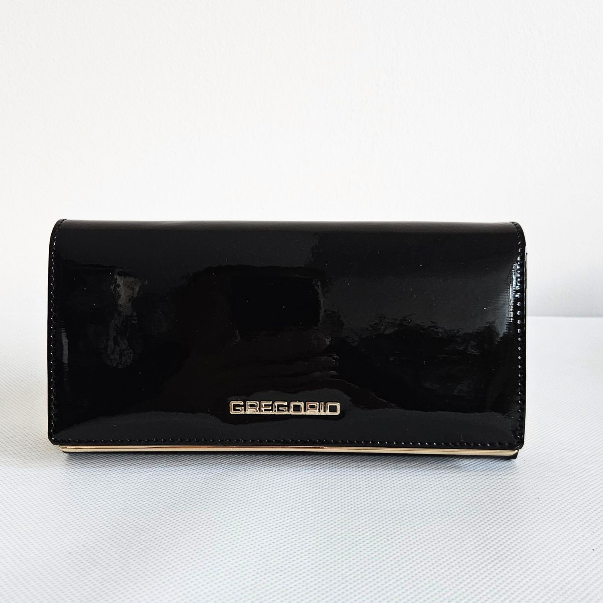 Dámska čierna kožená lakovaná peňaženka GREGORIO