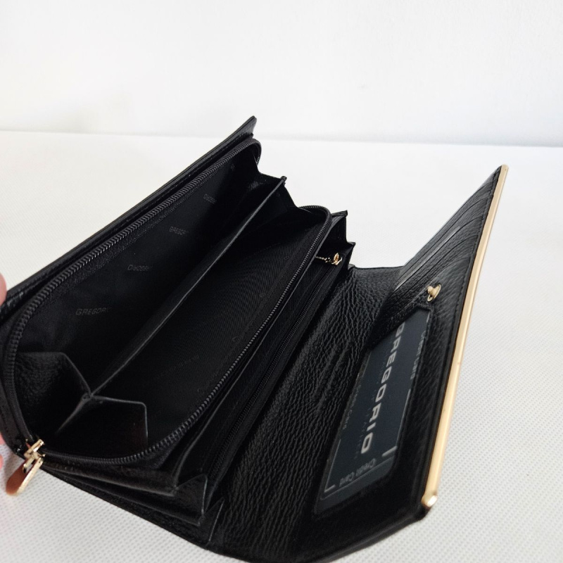 Dámska čierna kožená lakovaná peňaženka GREGORIO